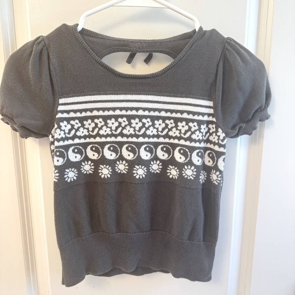 Treasure & Bond Nordstrom girls size Medium 8-10 gray short sleeved sweater